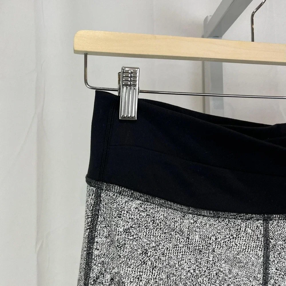 Vtg y2k Lululemon Astro Pants in Inverted Feathered Jacquard White / Black
